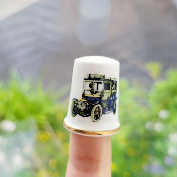 Vintage Old Car Bone China Thimble - Picture 1 of 8
